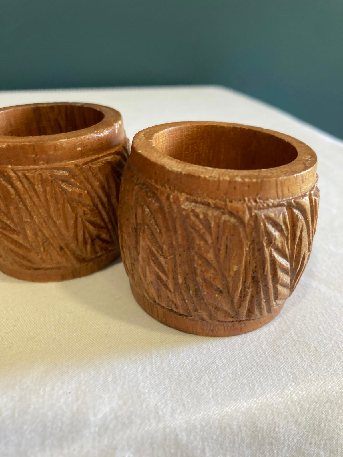 Set of 4 Vintage Carved Wood Napkin Rings – Leaf Pattern