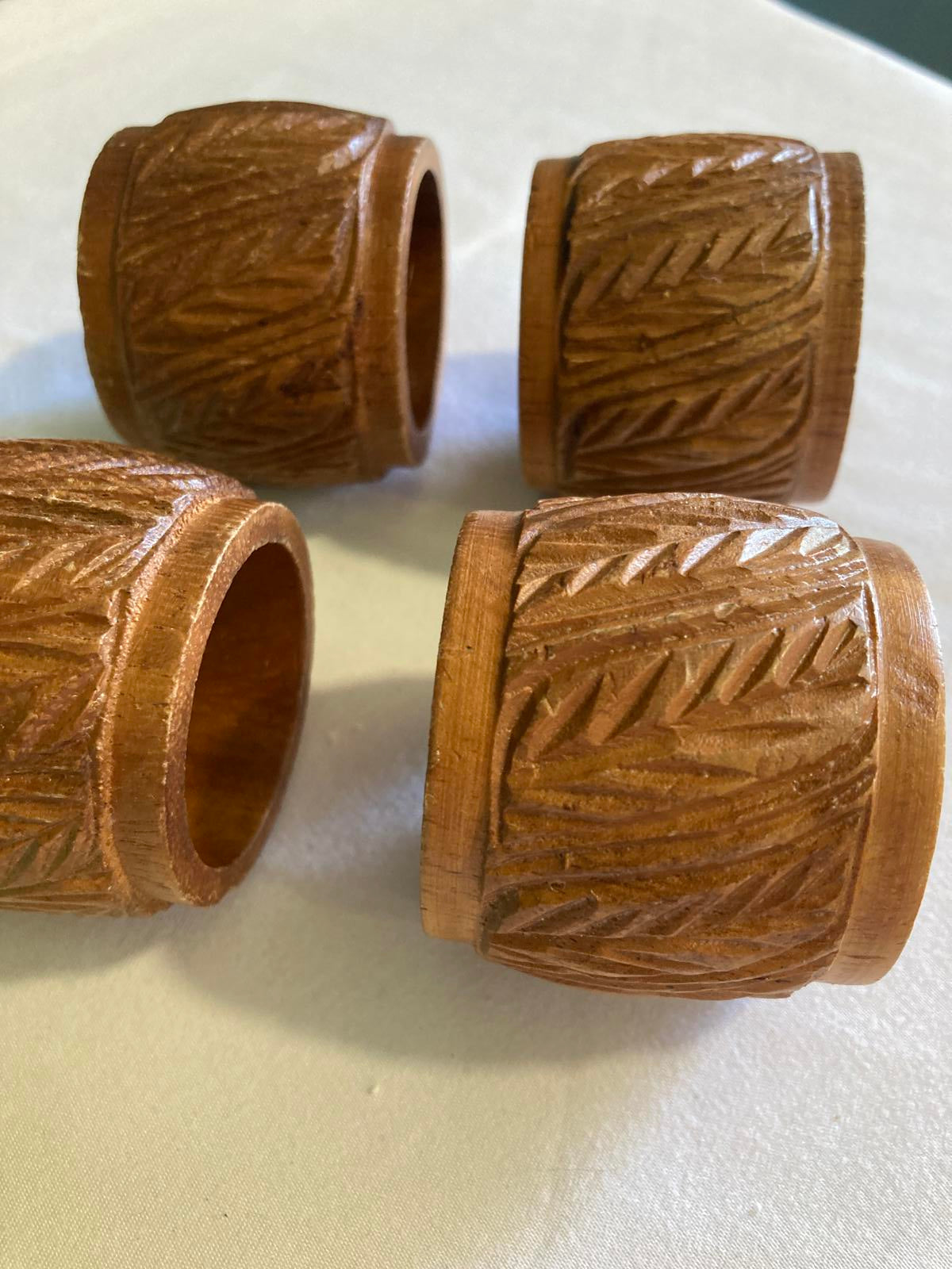 Set of 4 Vintage Carved Wood Napkin Rings – Leaf Pattern