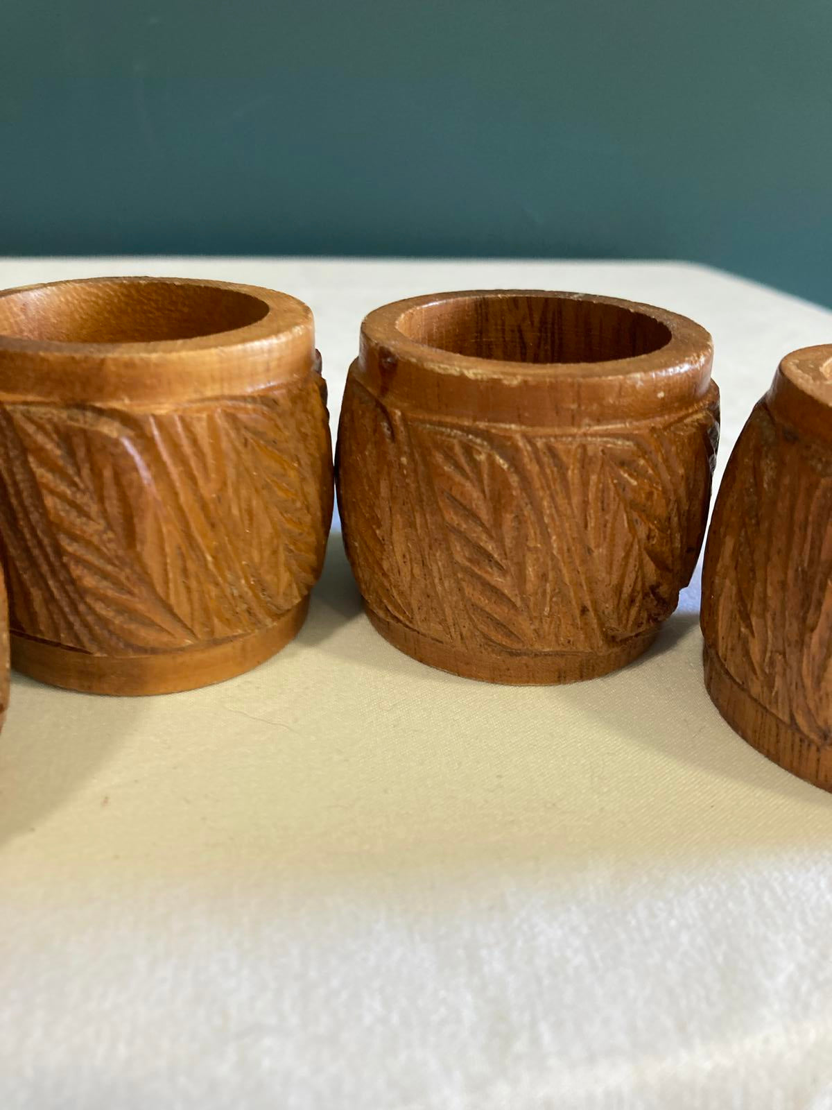 Set of 4 Vintage Carved Wood Napkin Rings – Leaf Pattern
