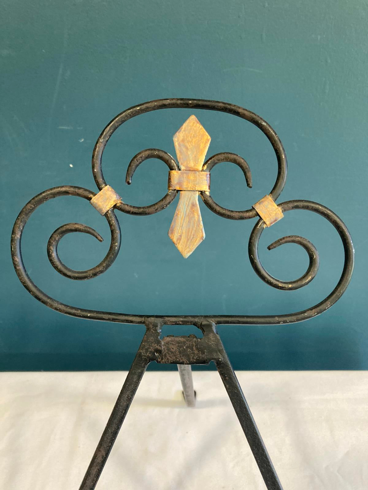 Vintage Wrought Iron Easel Stand with Gold Accent – Rustic Display