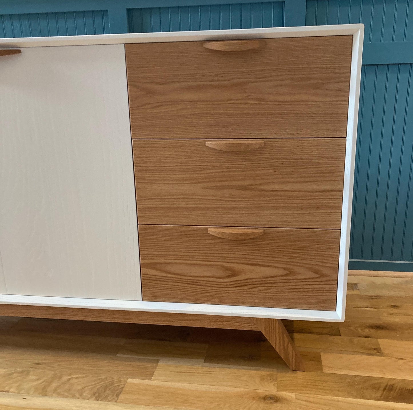 Handcrafted White Solid Oak MCM Cabinet Buffet Sideboard with 6 Drawers