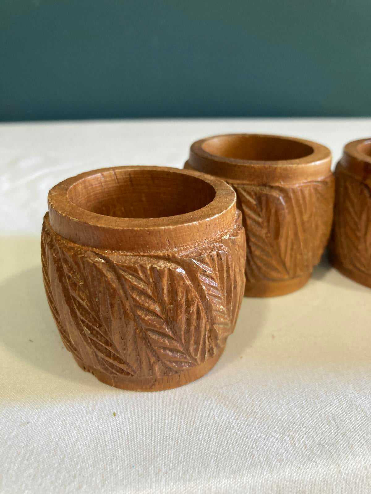 Set of 4 Vintage Carved Wood Napkin Rings – Leaf Pattern