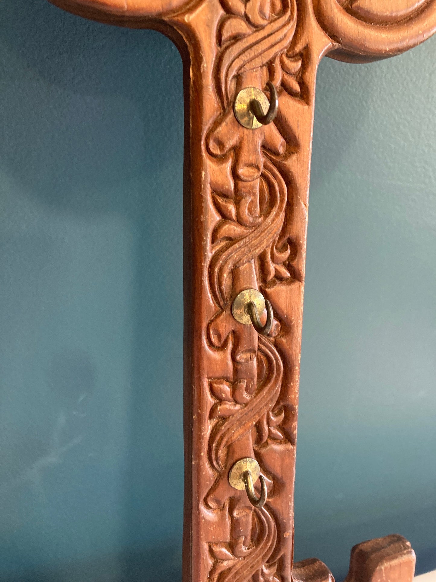 Vintage MCM Carved Wood Key Holder with 5 hooks