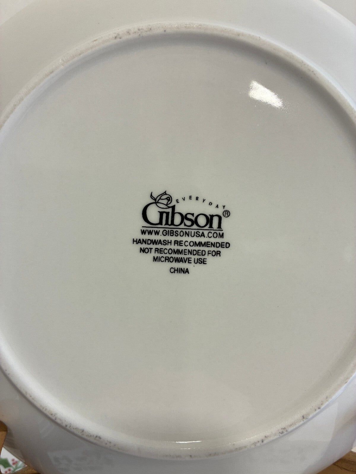 Set of 24 Gibson Everyday Holly Berry Christmas Dessert Plates With Gold Trim