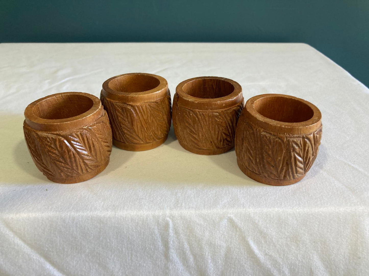 Set of 4 Vintage Carved Wood Napkin Rings – Leaf Pattern
