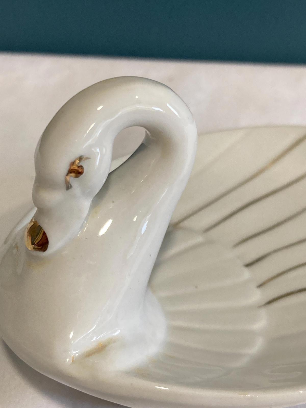 Vintage White Ceramic Swan Soap Dish - Trinket Dish - Ring Holder - Catch All
