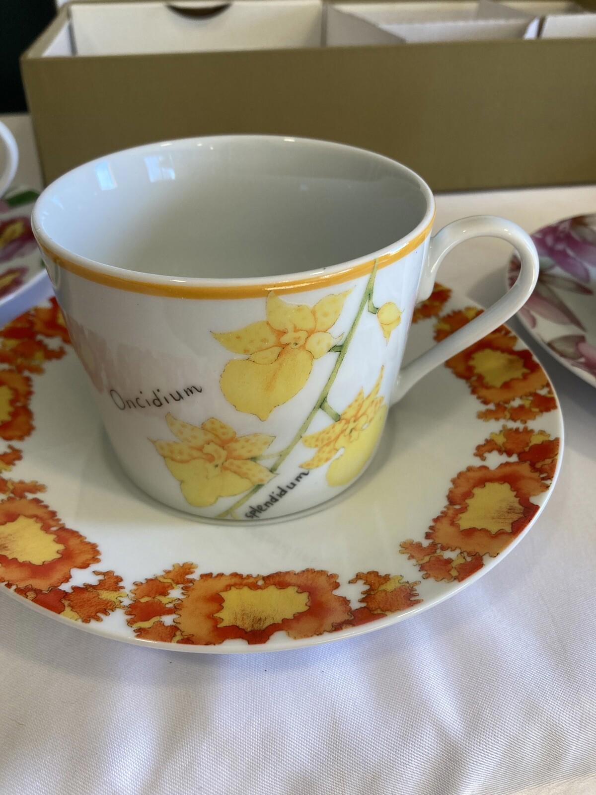 Trazos Criollos Orquídeas Botanical Plates & Cups Set – Santo Domingo –