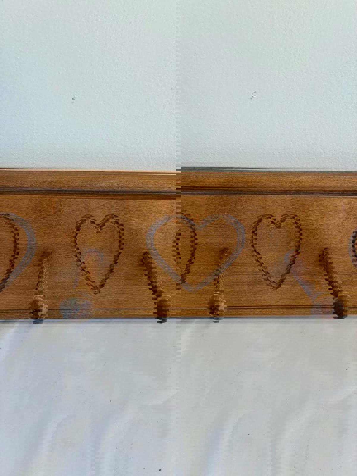 Longaberger Wooden Wall Peg Rack with Hearts, Farmhouse Coat Hook Rustic Country