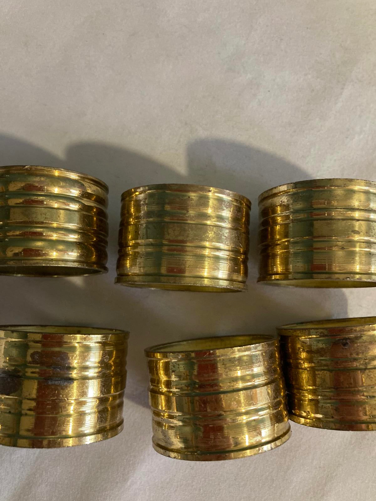 Vintage Ribbed Brass Napkin Rings – Set of 6 Classic Mid-Century Tableware