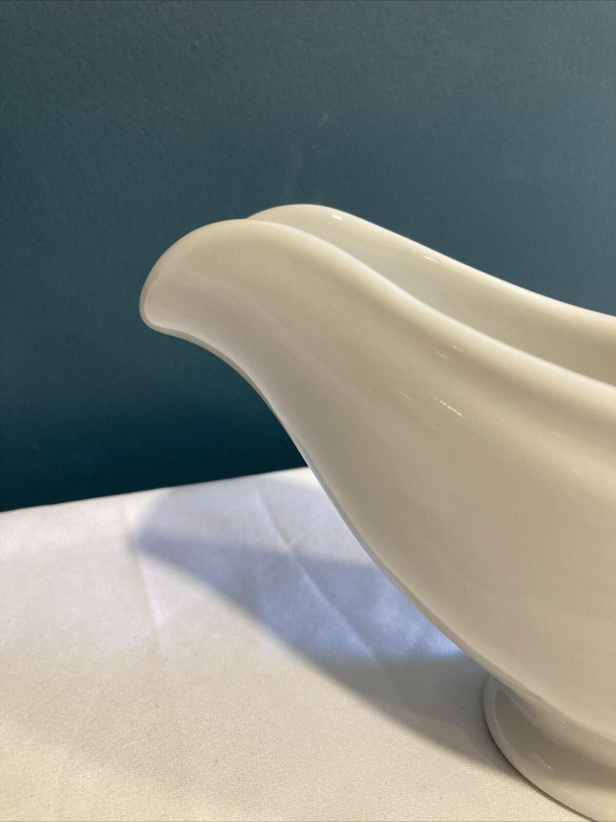 Vintage Shenango China Ironstone Gravy Boat, New Castle PA Restaurant Ware, White Ironstone Serveware, Farmhouse Dining, Vintage Finds
