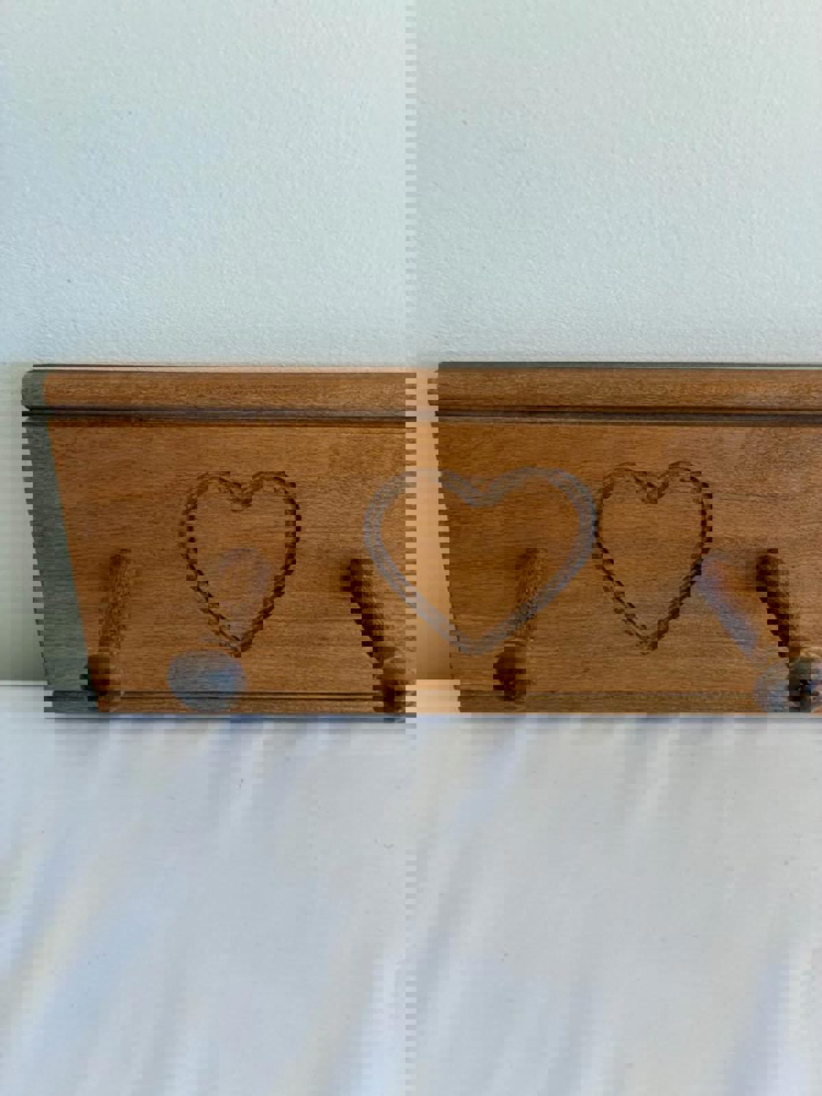 Longaberger Wooden Wall Peg Rack with Hearts, Farmhouse Coat Hook Rustic Country
