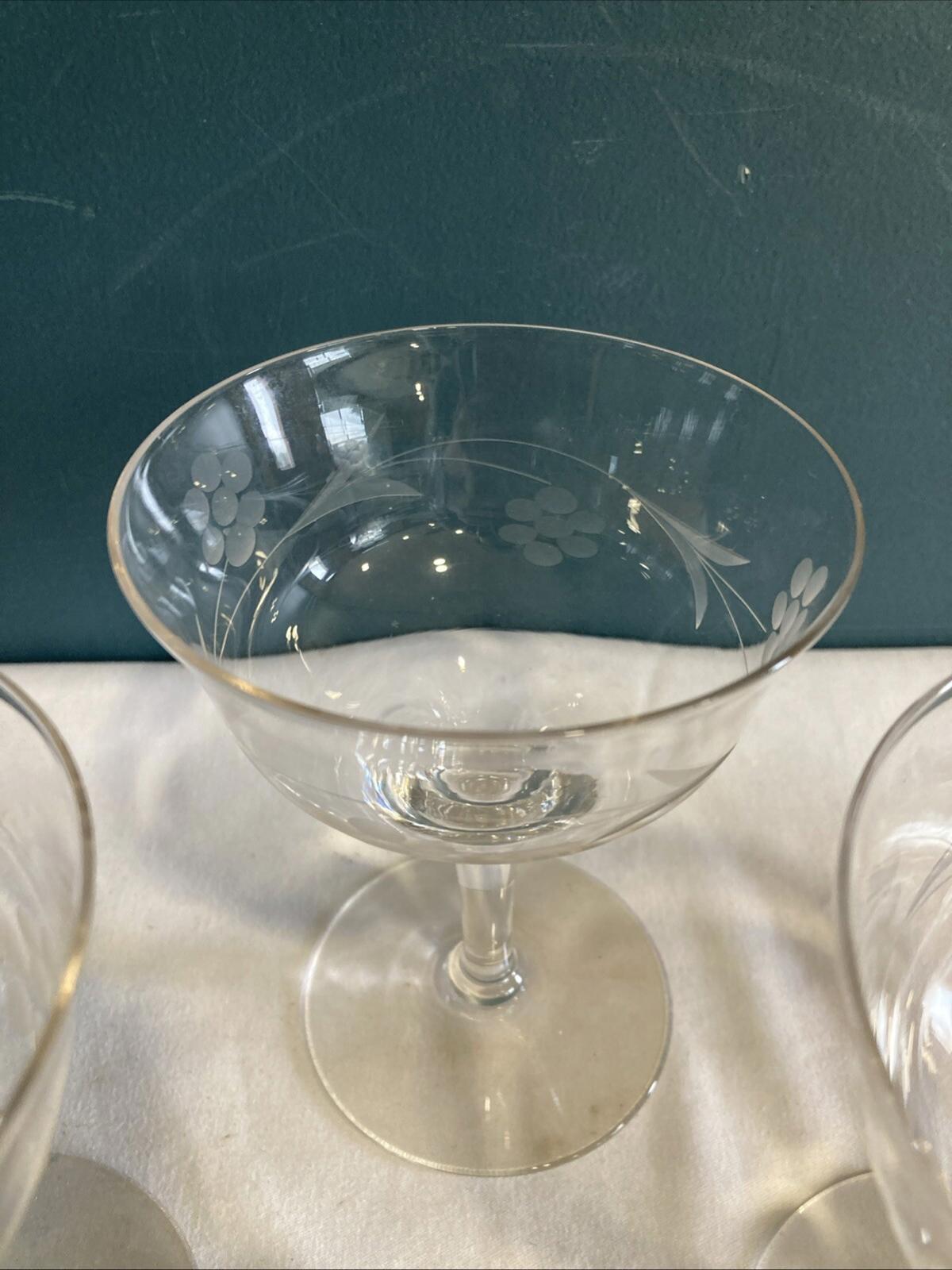 Vintage Etched Daisy Tall Sherbet Glasses Set of 3, Champagne Coupe MCM 4.75”