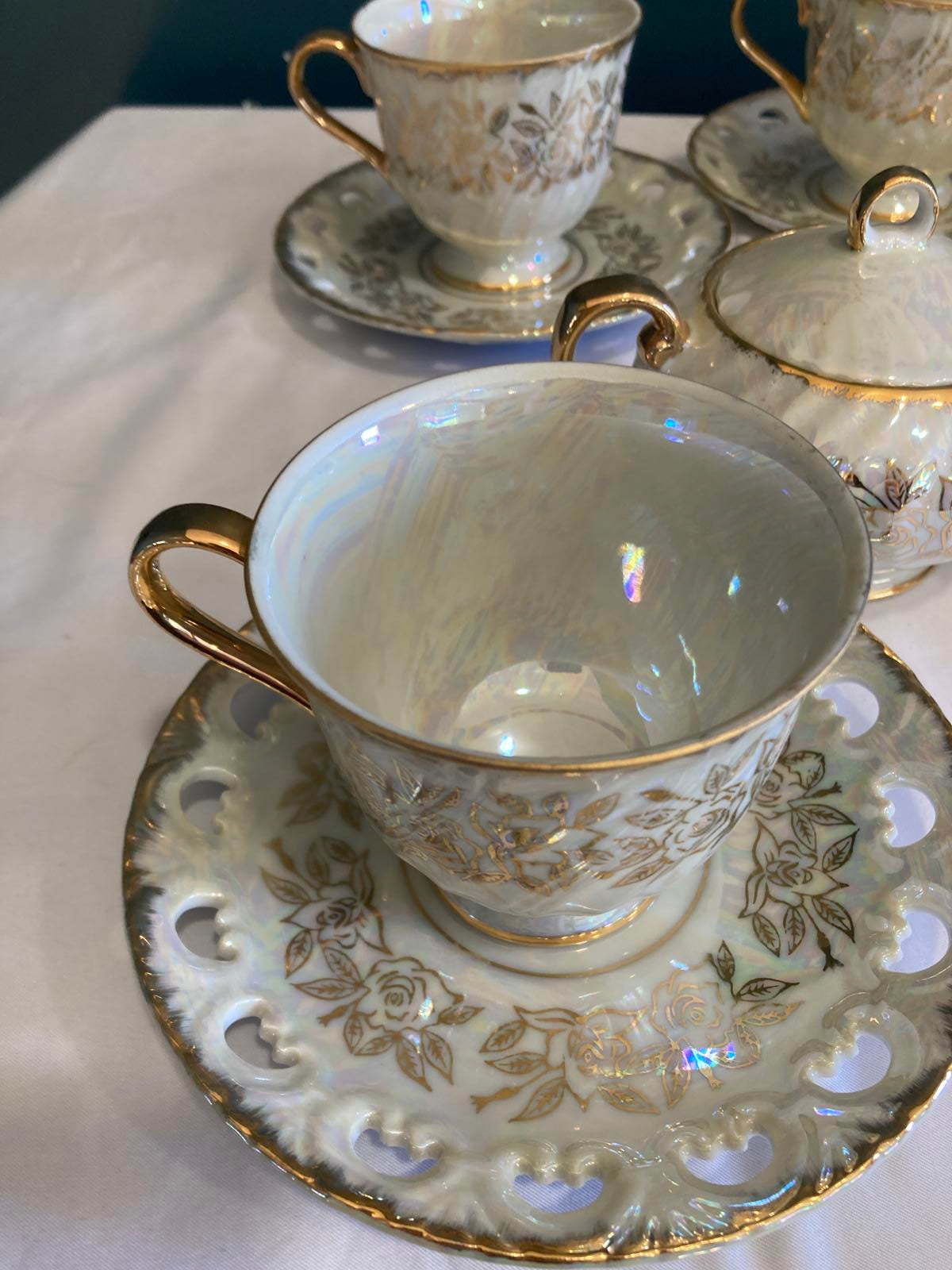 Kudo Toki Gold Opalescent Tea Set – Cups, Saucers, Creamer, Sugar with Lid