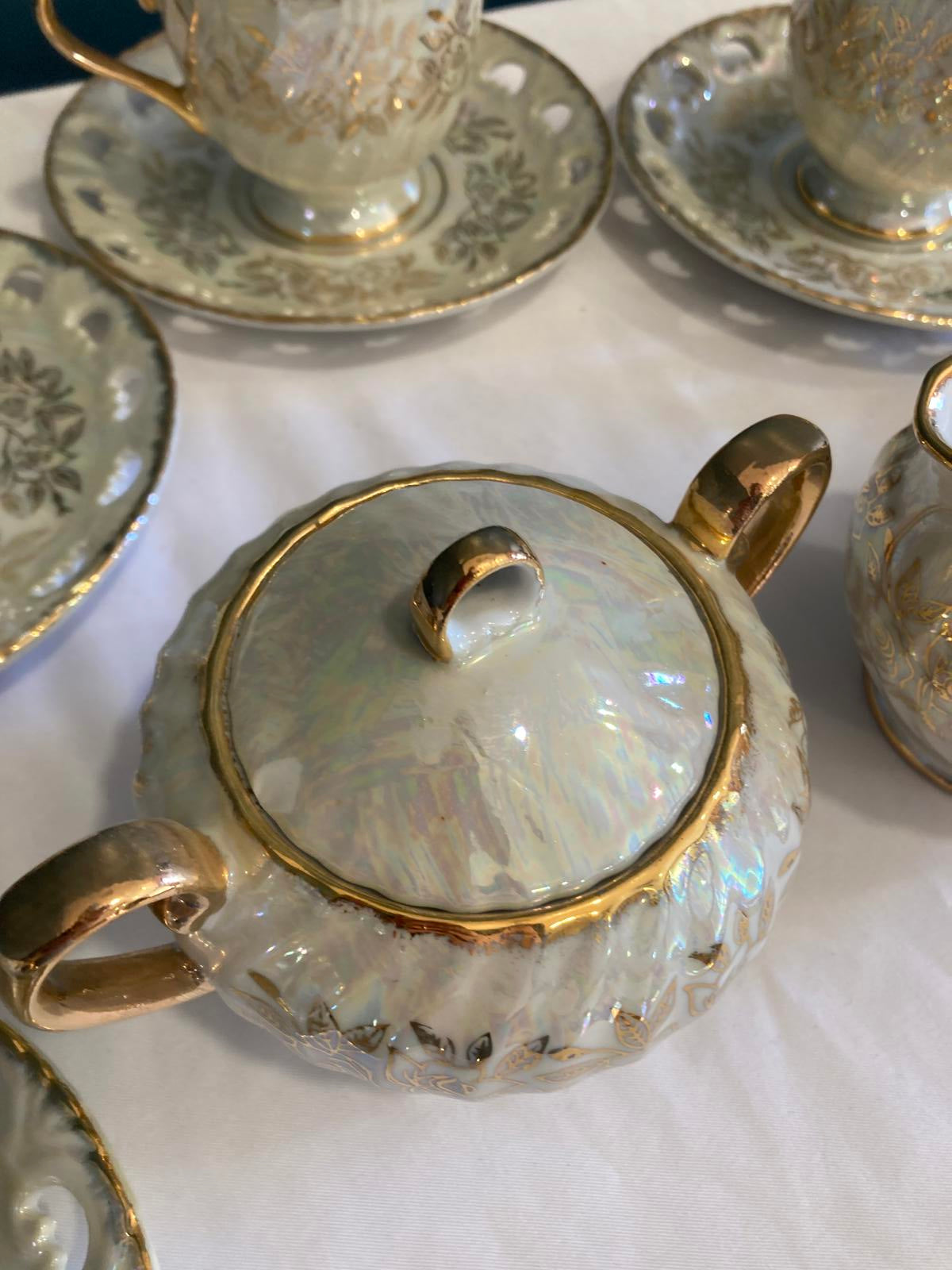 Kudo Toki Gold Opalescent Tea Set – Cups, Saucers, Creamer, Sugar with Lid