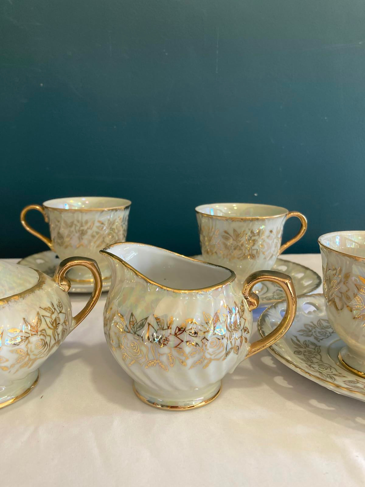 Kudo Toki Gold Opalescent Tea Set – Cups, Saucers, Creamer, Sugar with Lid