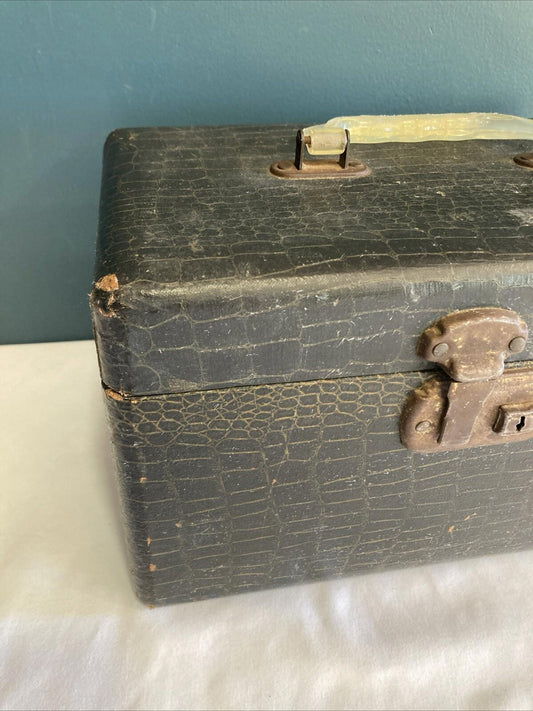 Vintage Hard Shell Makeup Case Faux Alligator Texture Overnight Train Case Travel Vanity Storage