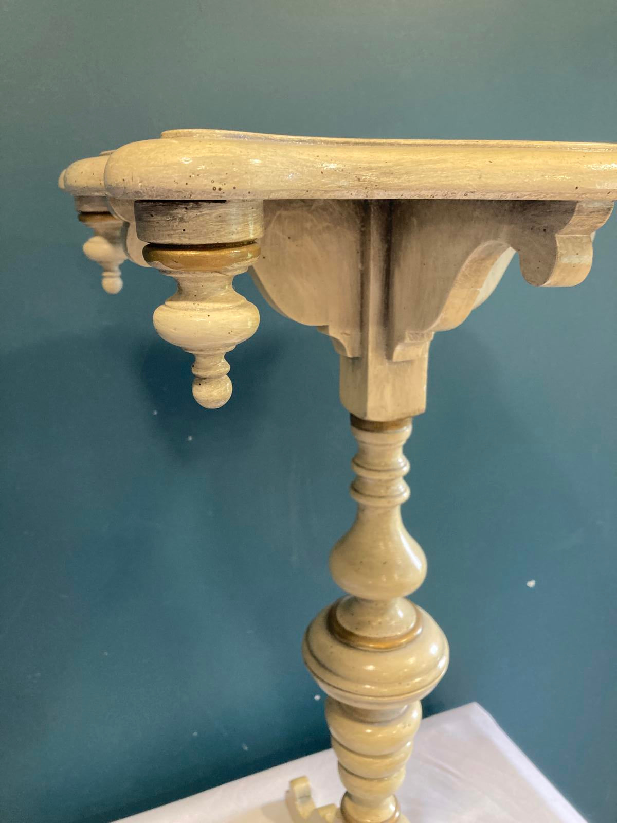 French Provencal Pedestal Side Table with Scalloped Top – Cream and Gold Distressed Finish