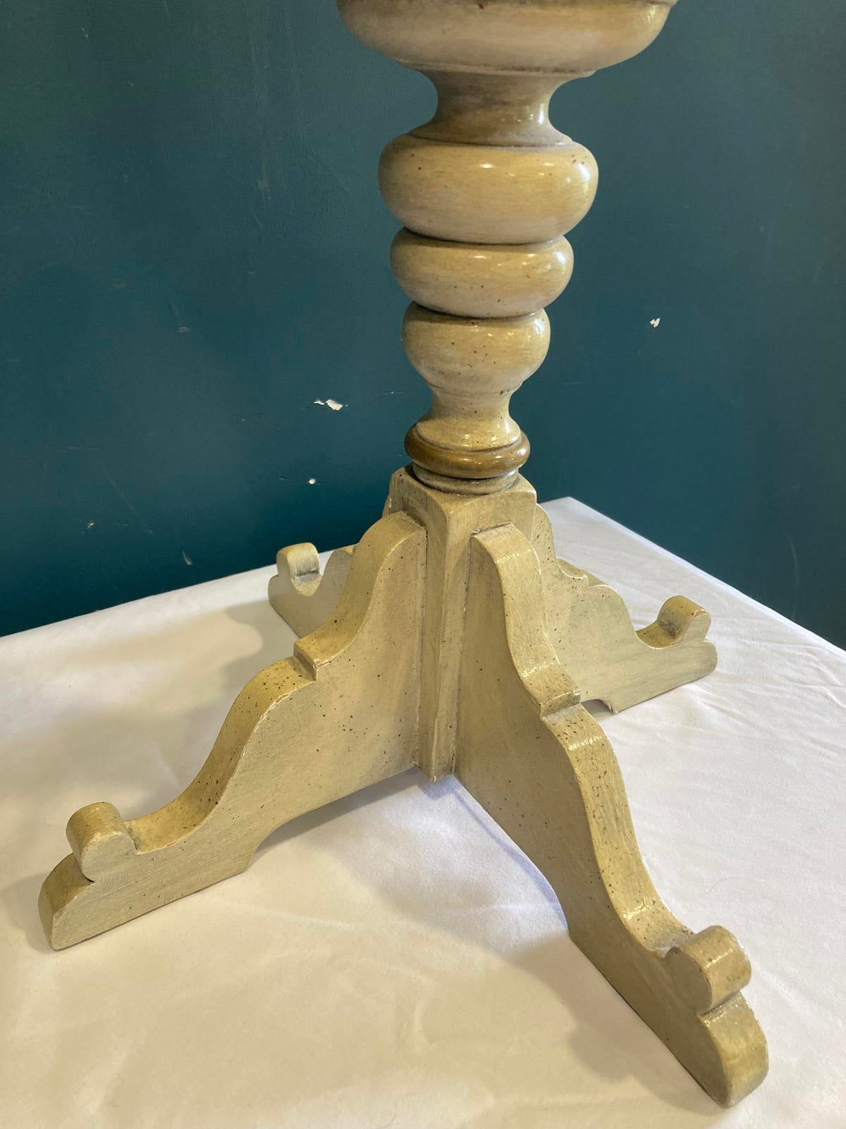 French Provencal Pedestal Side Table with Scalloped Top – Cream and Gold Distressed Finish