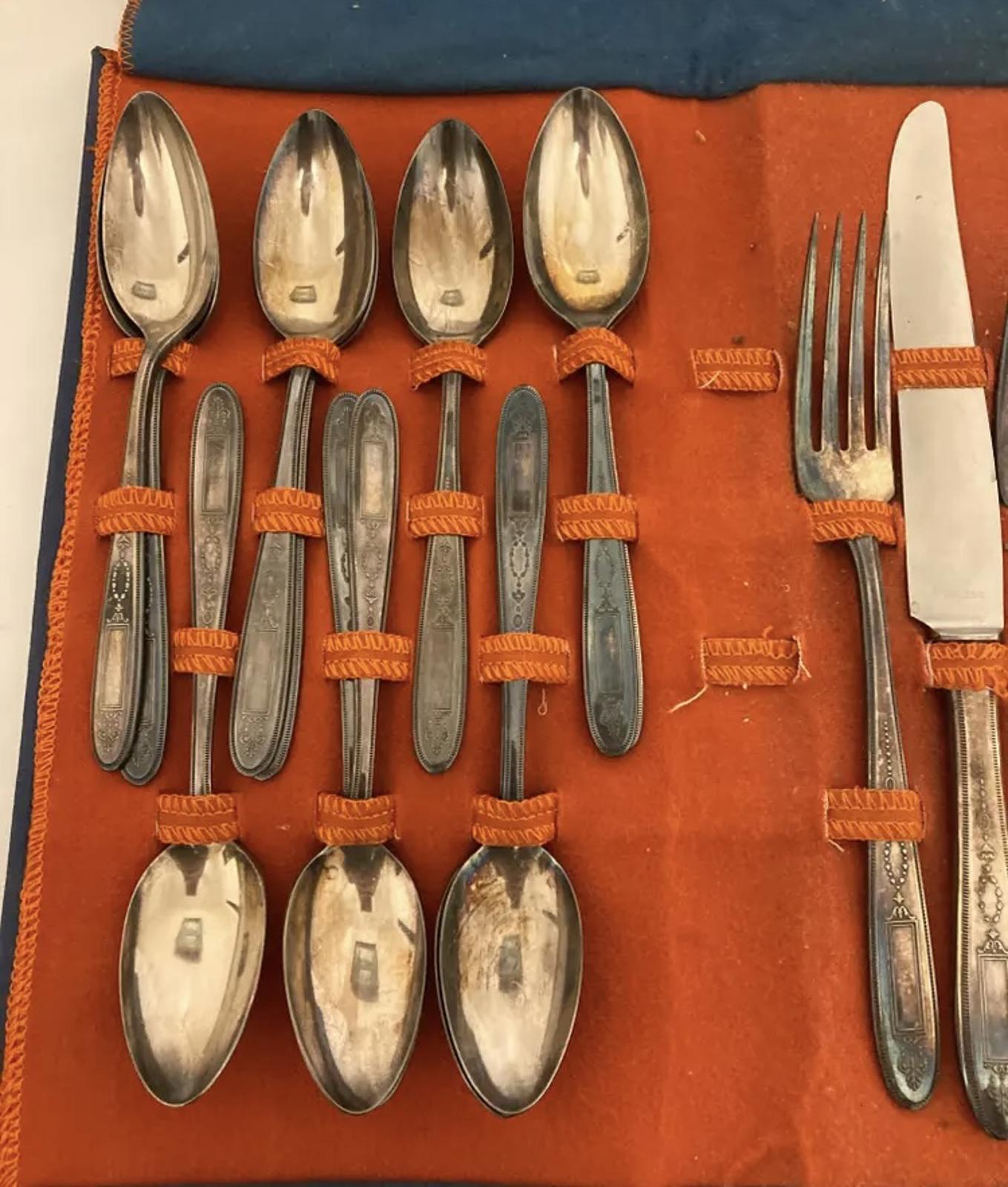 Vintage Silverplate Flatware Set with Case – 30 Piece Set