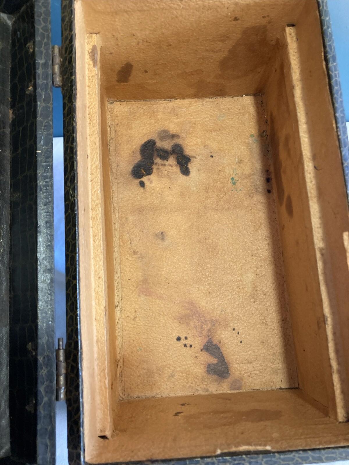 Vintage Hard Shell Makeup Case Faux Alligator Texture Overnight Train Case Travel Vanity Storage