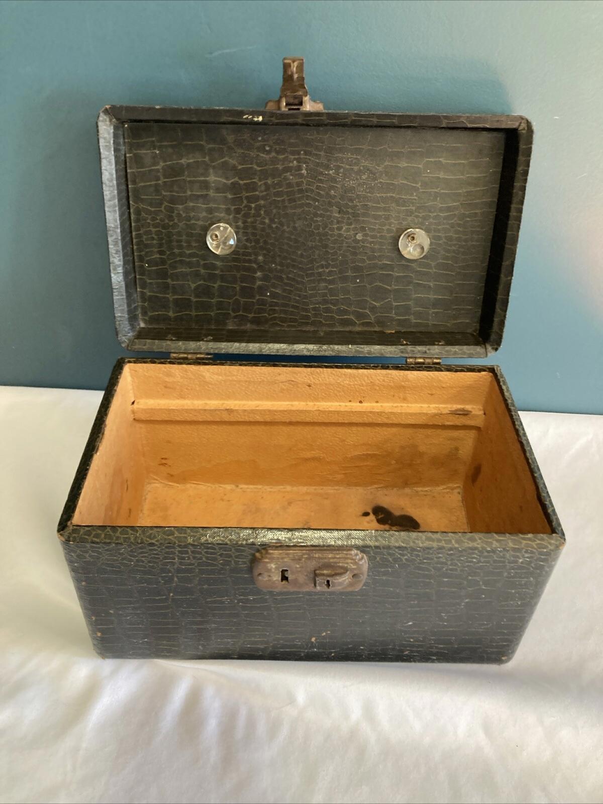 Vintage Hard Shell Makeup Case Faux Alligator Texture Overnight Train Case Travel Vanity Storage