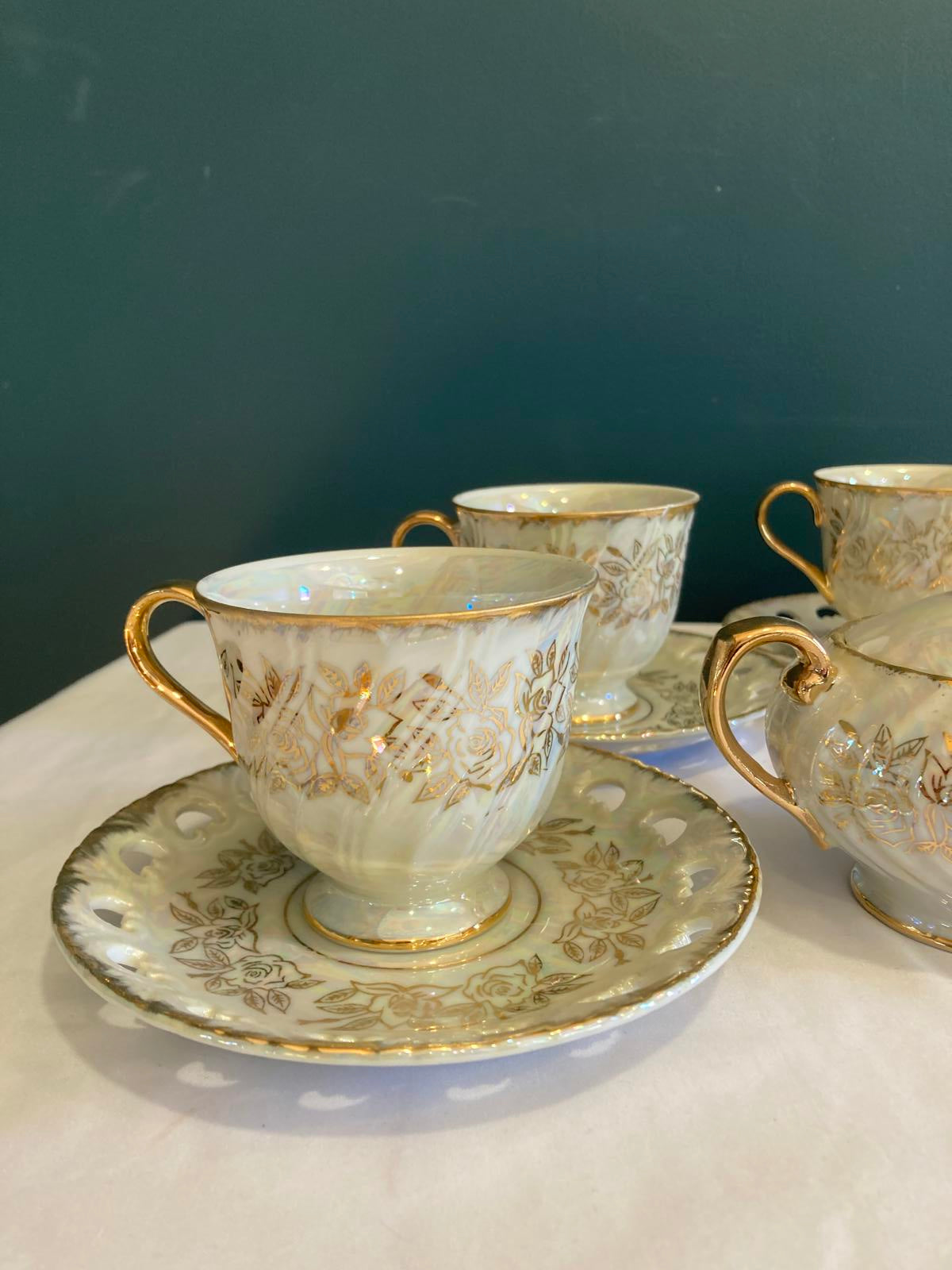 Kudo Toki Gold Opalescent Tea Set – Cups, Saucers, Creamer, Sugar with Lid