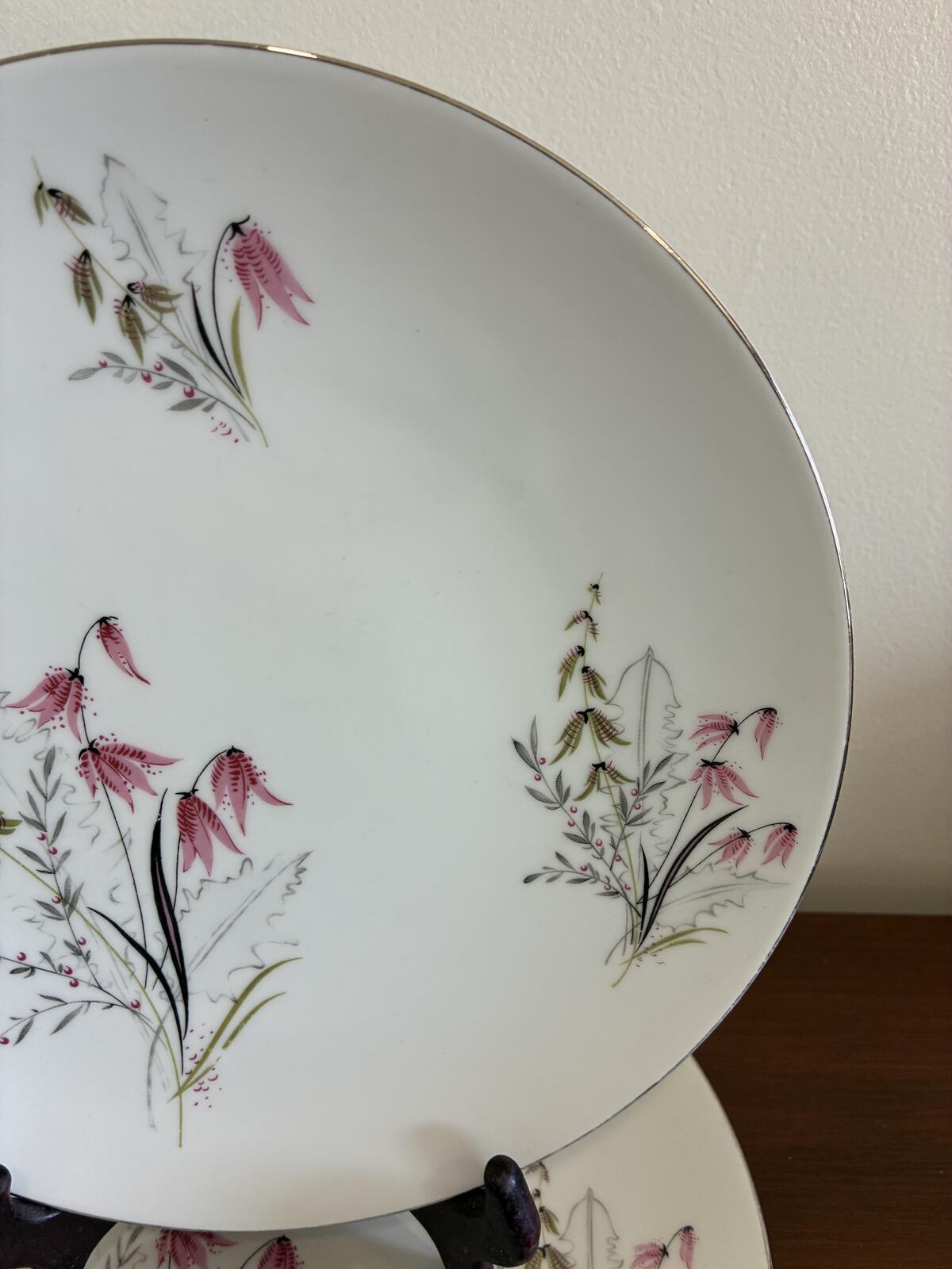 Vintage Royal Duchess Mountain Bell Dinner Plate Pink Floral Fine China Bavaria