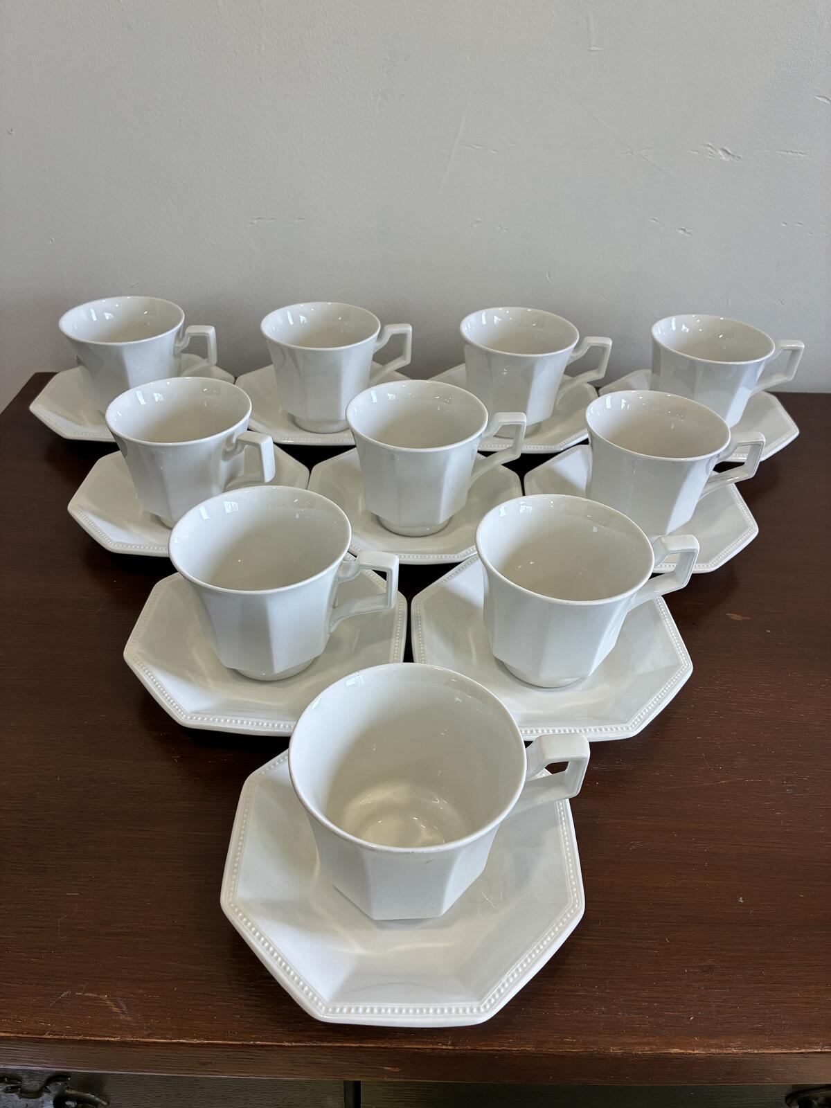 Vintage Johnson Brothers Heritage Cups & Saucers Set of 10, England Ironstone Tea Set, English Dinnerware