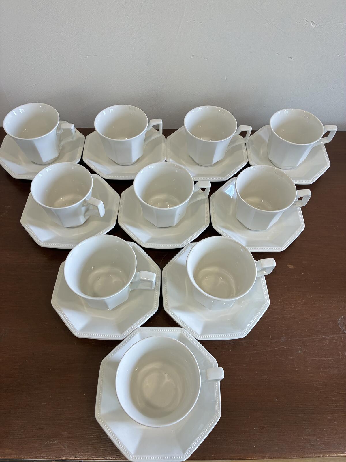 Vintage Johnson Brothers Heritage Cups & Saucers Set of 10, England Ironstone Tea Set, English Dinnerware