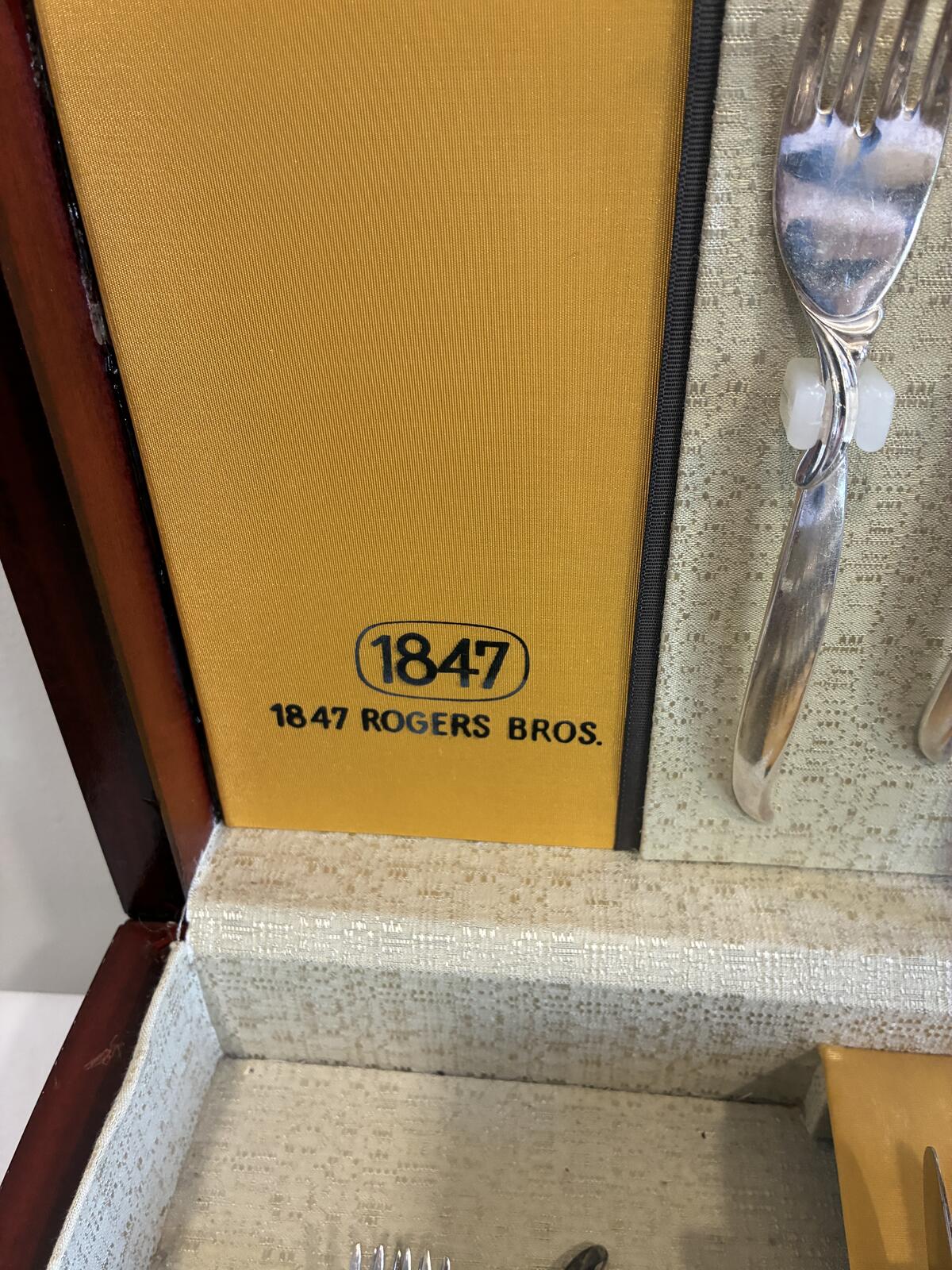 1847 Rogers Bros Flair Silverplate Flatware 38 Piece Set Mid Century Silverware with Wood Chest