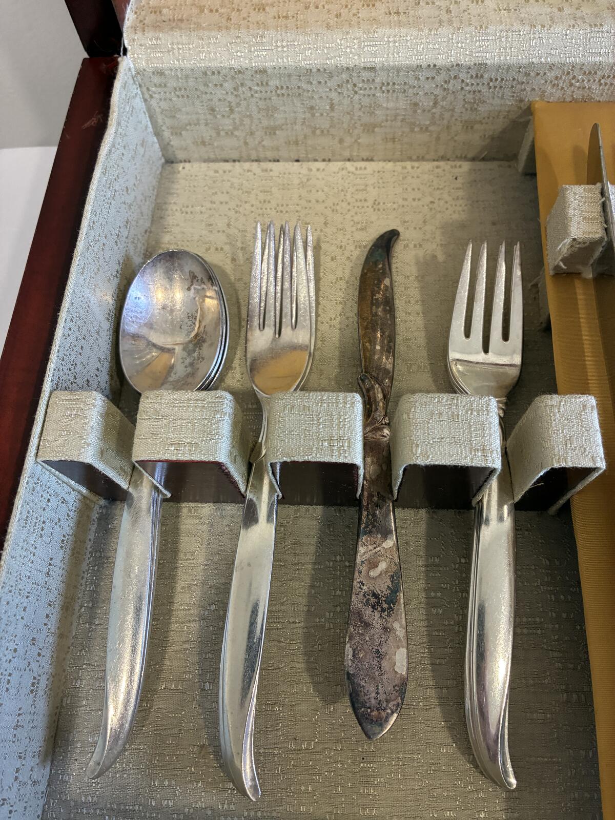 1847 Rogers Bros Flair Silverplate Flatware 38 Piece Set Mid Century Silverware with Wood Chest