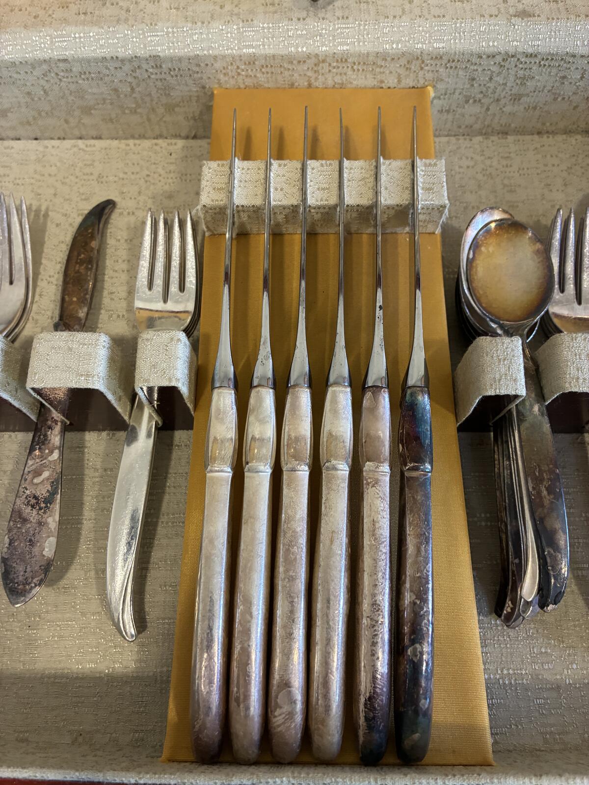 1847 Rogers Bros Flair Silverplate Flatware 38 Piece Set Mid Century Silverware with Wood Chest