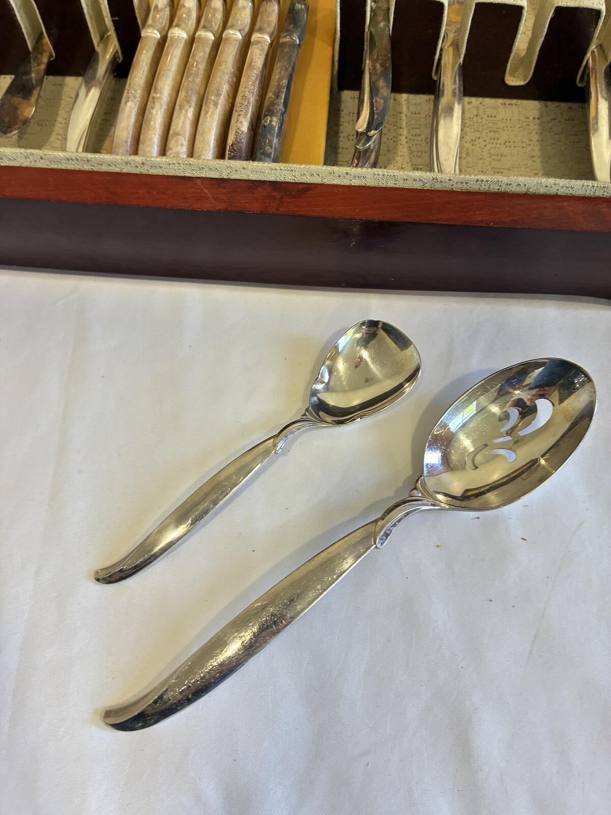 1847 Rogers Bros Flair Silverplate Flatware 38 Piece Set Mid Century Silverware with Wood Chest