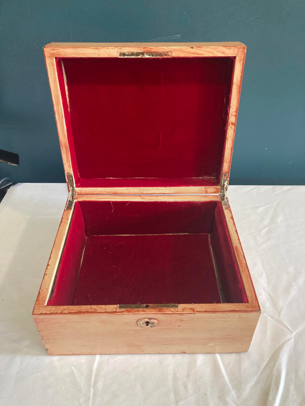 Vintage Velvet Lined Wooden Keepsake Box with Keyhole