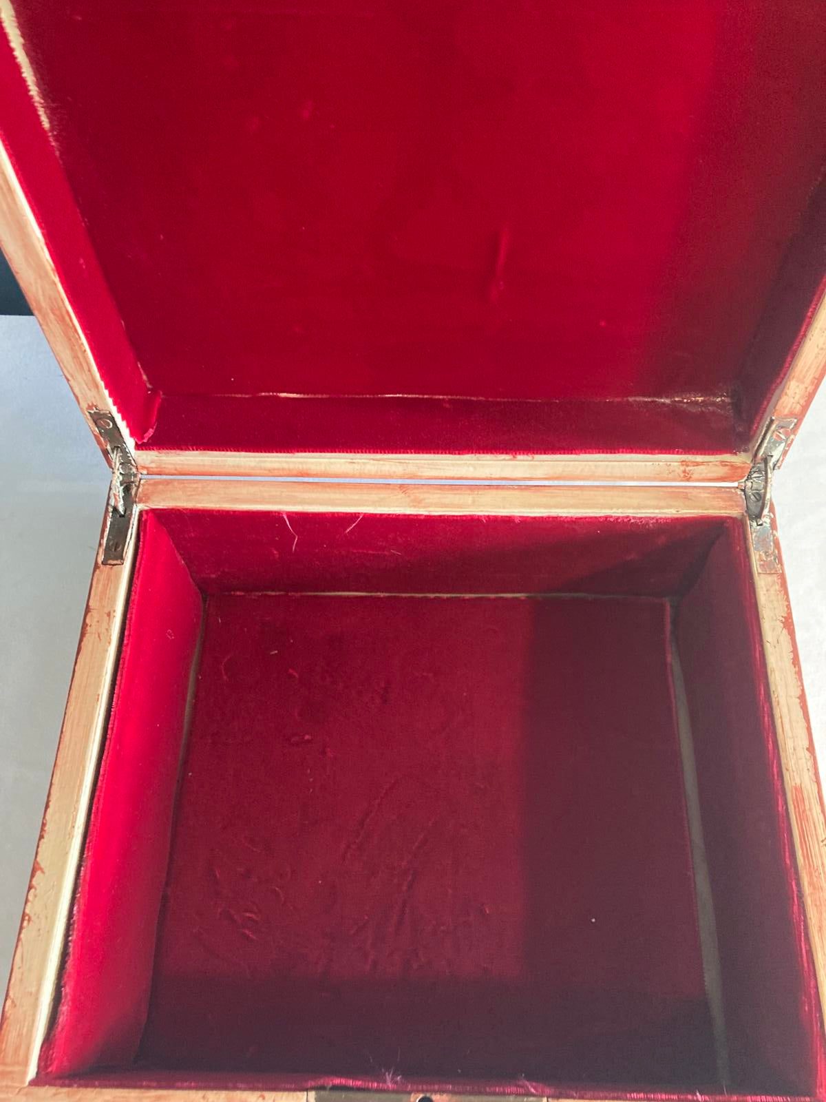 Vintage Velvet Lined Wooden Keepsake Box with Keyhole