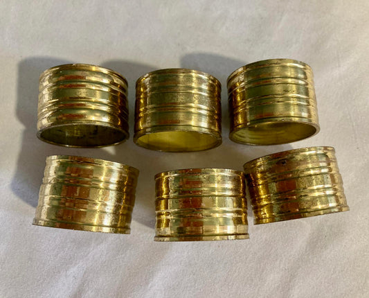Vintage Ribbed Brass Napkin Rings – Set of 6 Classic Mid-Century Tableware