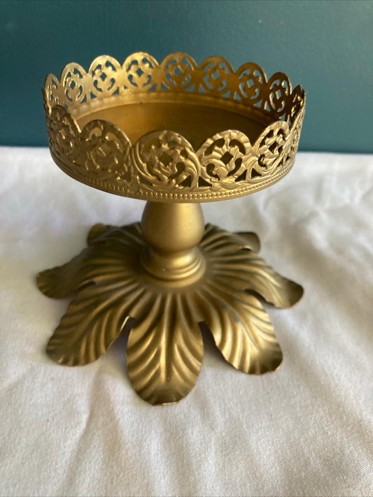 Vintage Filigree Gold Metal Candleholder with Leaves