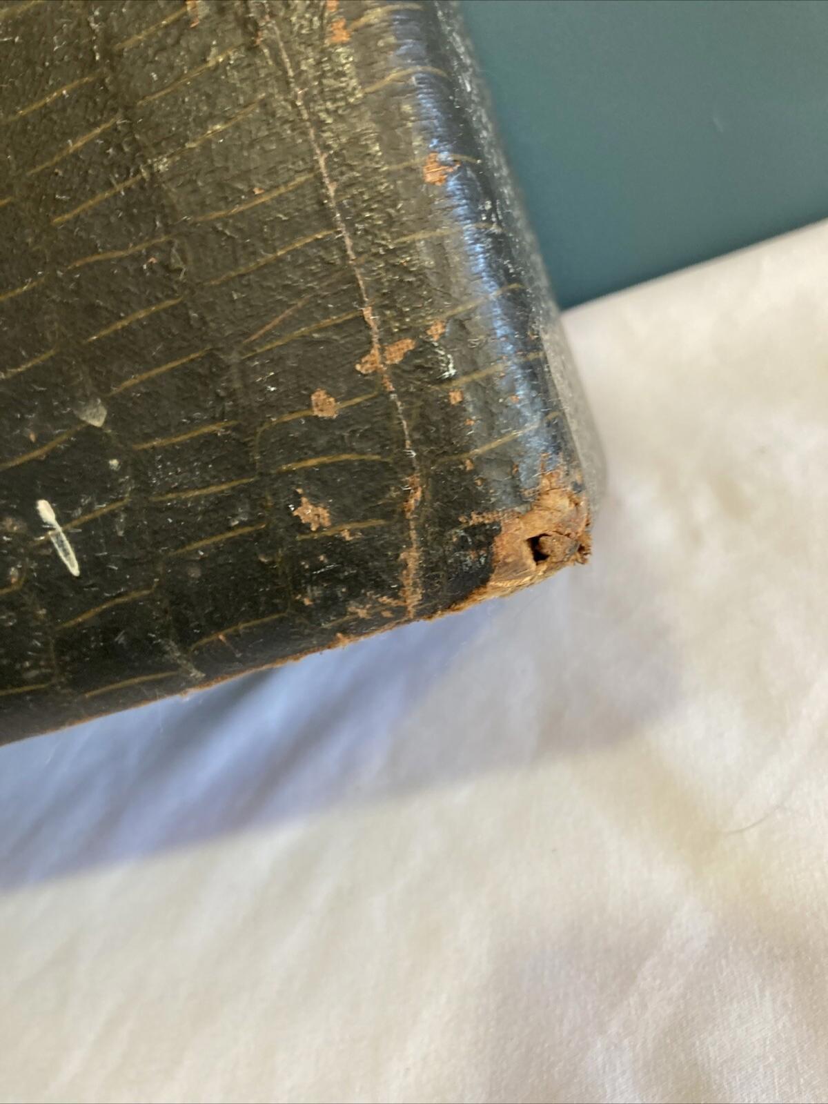 Vintage Hard Shell Makeup Case Faux Alligator Texture Overnight Train Case Travel Vanity Storage