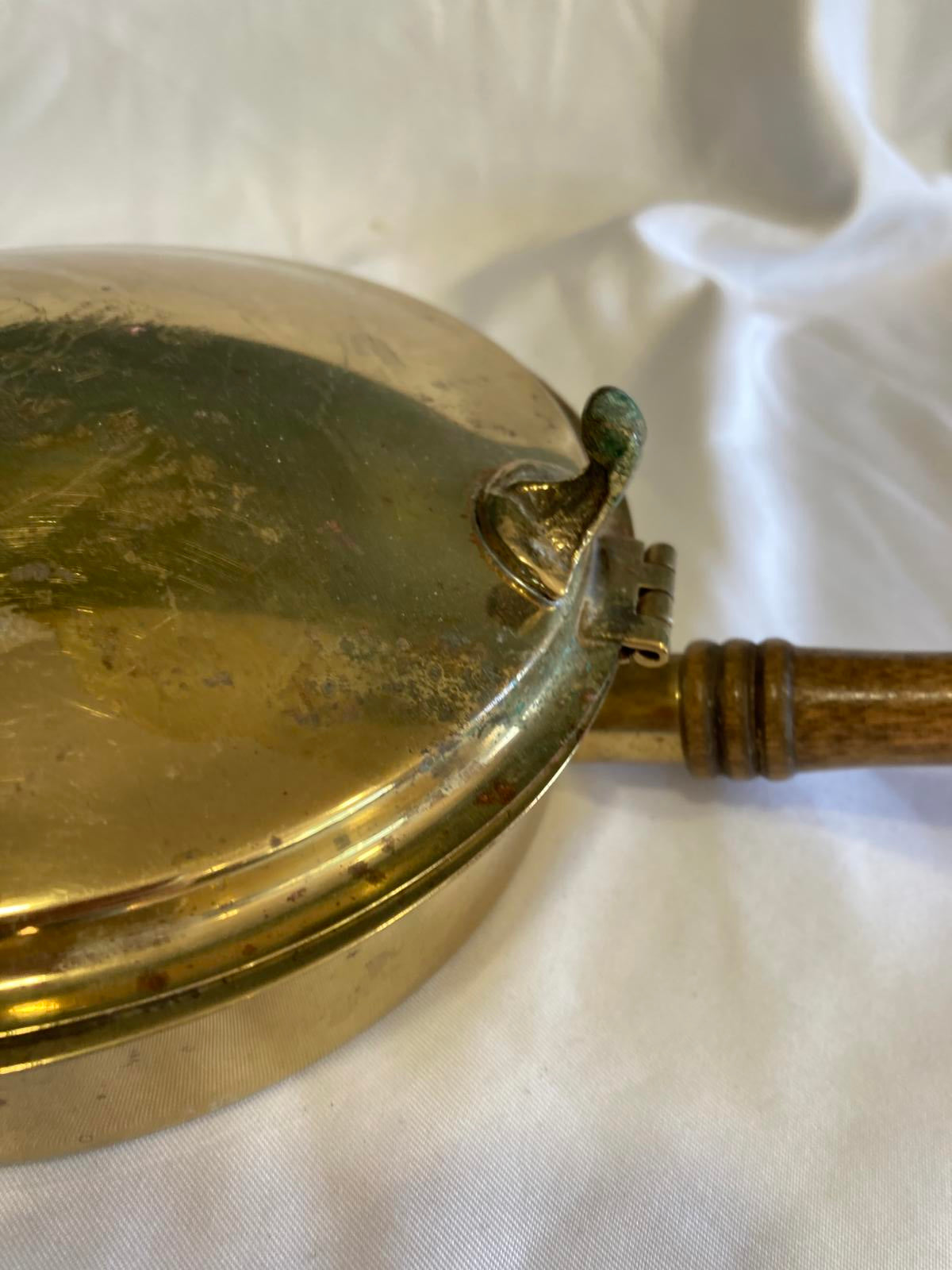 Vintage Brass Silent Butler Crumb Catcher with Wood Handle|Table Cleaning Ashpan
