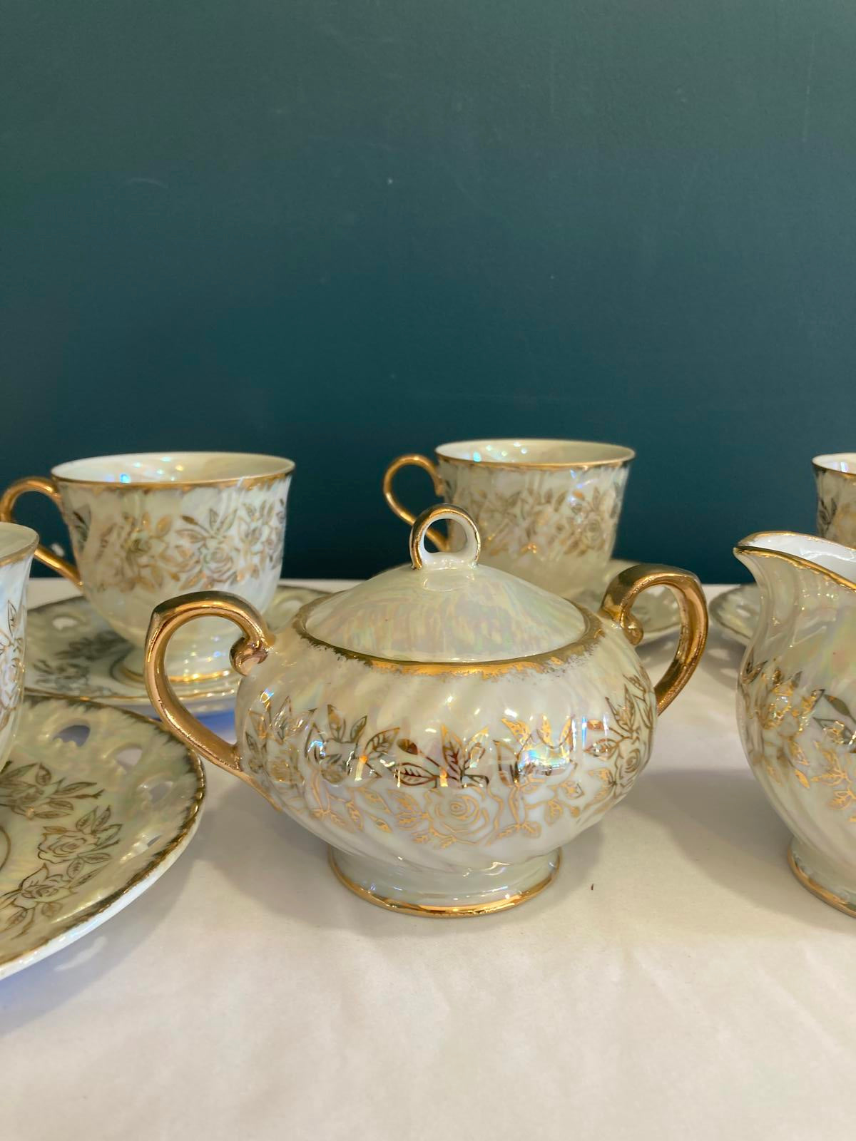 Kudo Toki Gold Opalescent Tea Set – Cups, Saucers, Creamer, Sugar with Lid