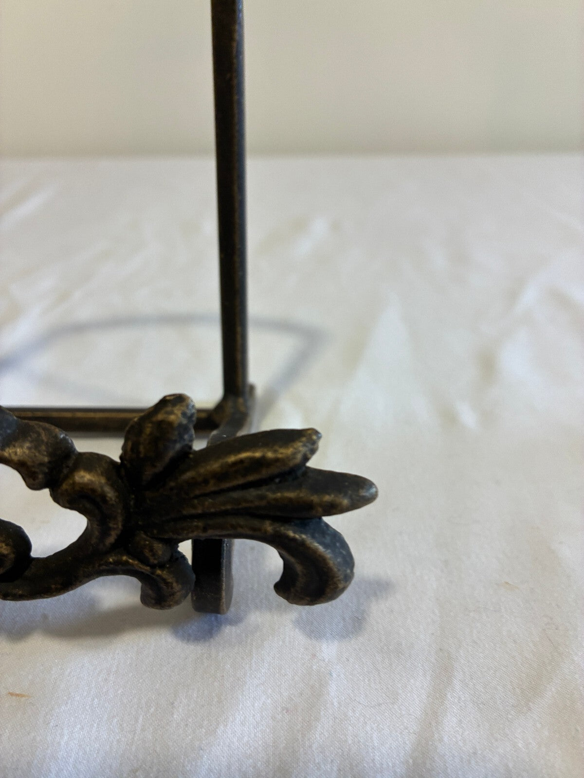 Vintage Cast Iron Book Stand Ornate Fleur de Lis Plate Holder