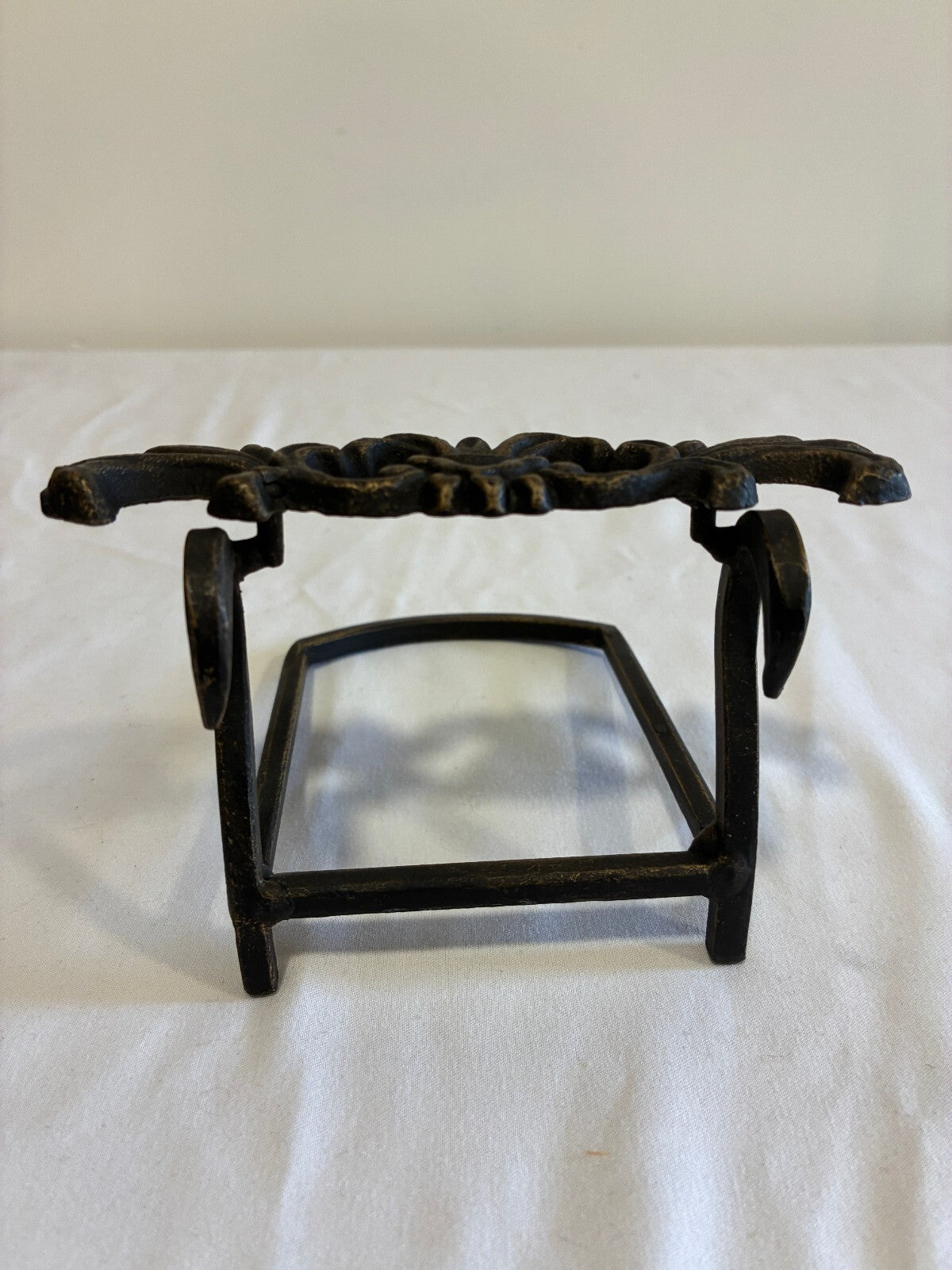 Vintage Cast Iron Book Stand Ornate Fleur de Lis Plate Holder