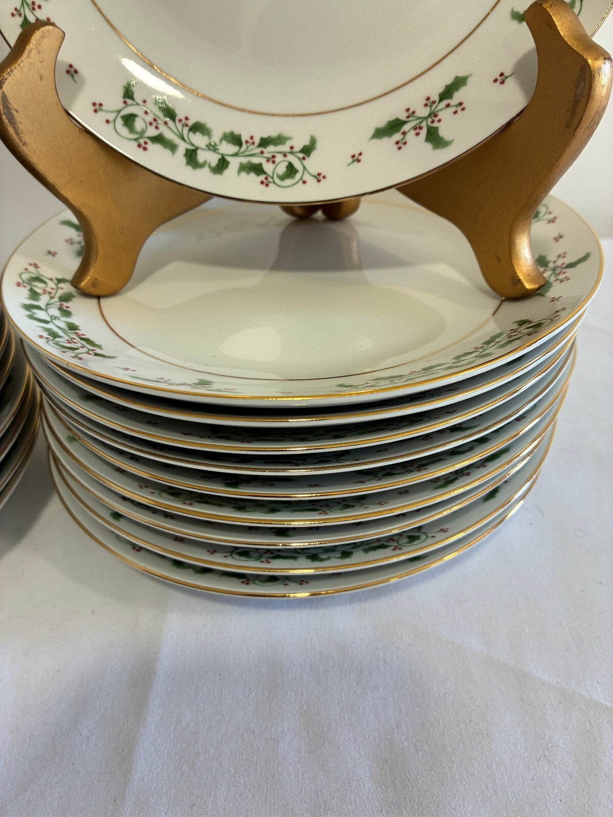 Set of 24 Gibson Everyday Holly Berry Christmas Dessert Plates With Gold Trim