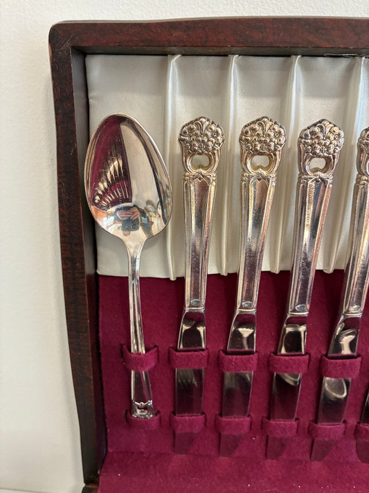 Rogers Bros "Eternally Yours" Silverplate Flatware Set, 52 Pieces With Chest