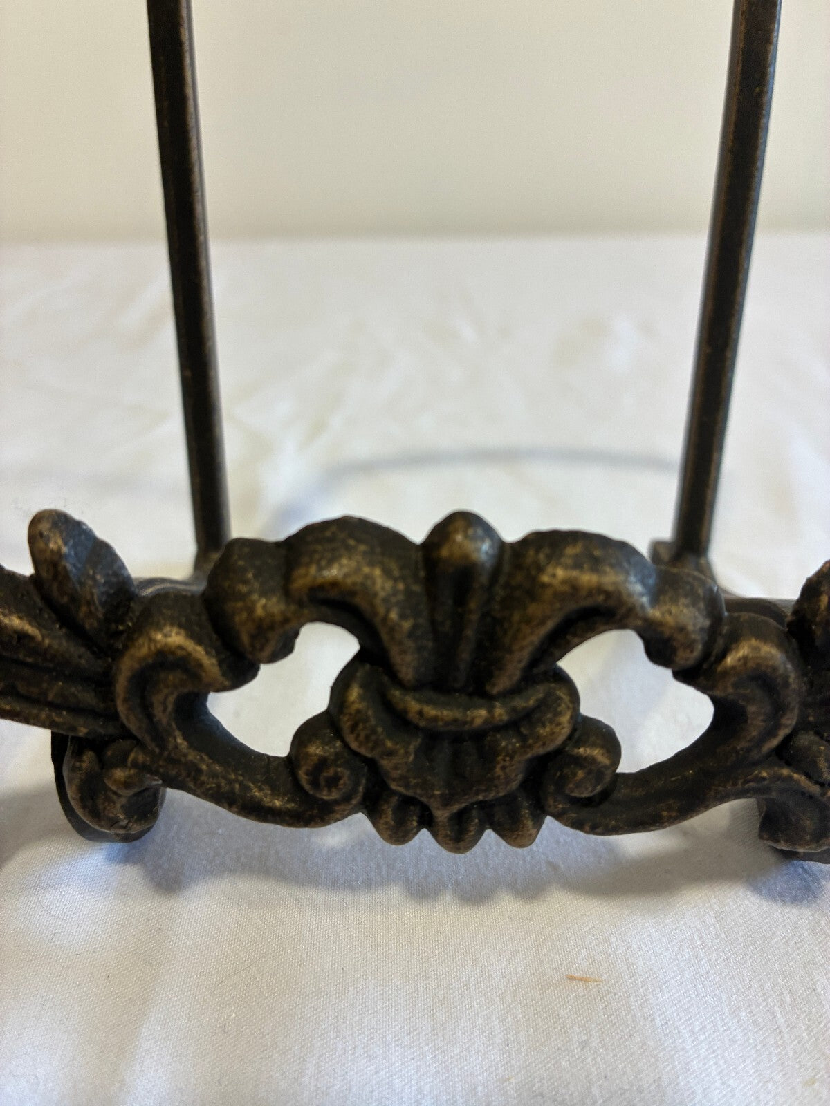 Vintage Cast Iron Book Stand Ornate Fleur de Lis Plate Holder