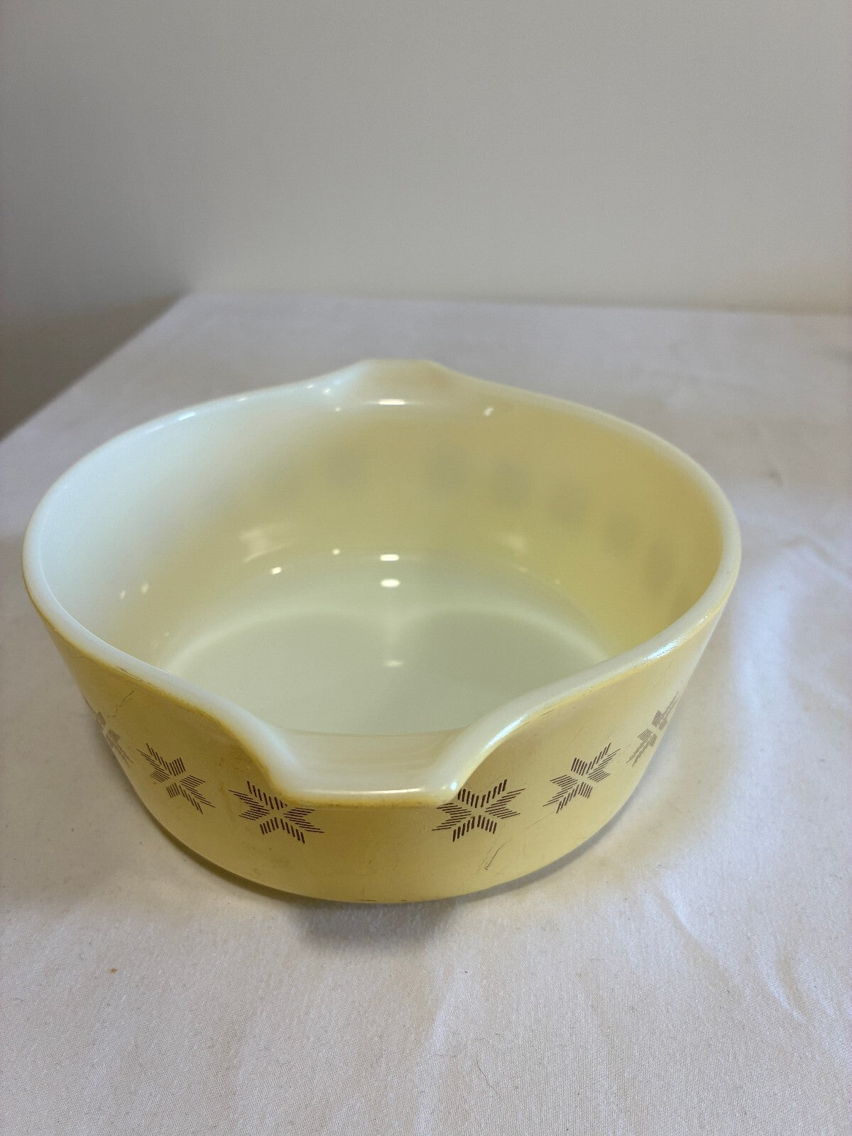 Vintage Pyrex Town & Country Gold Casserole Dish | 1.5 Pt Snowflake Pattern USA