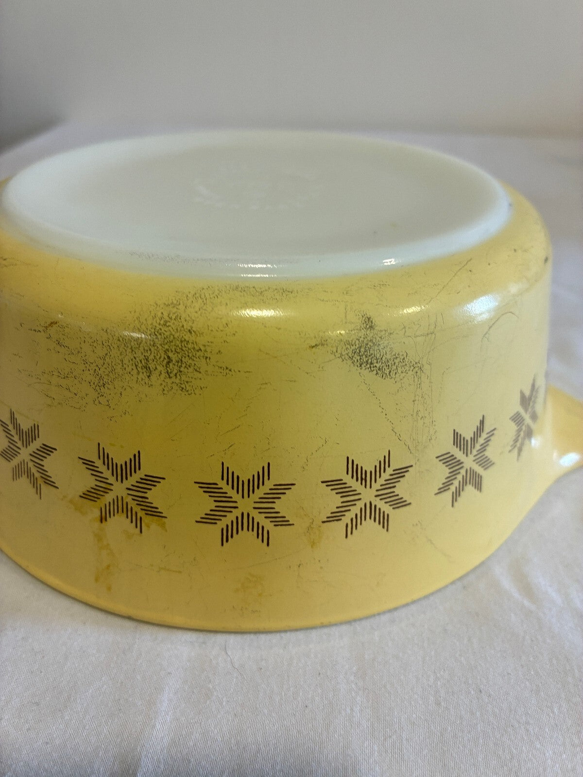 Vintage Pyrex Town & Country Gold Casserole Dish | 1.5 Pt Snowflake Pattern USA