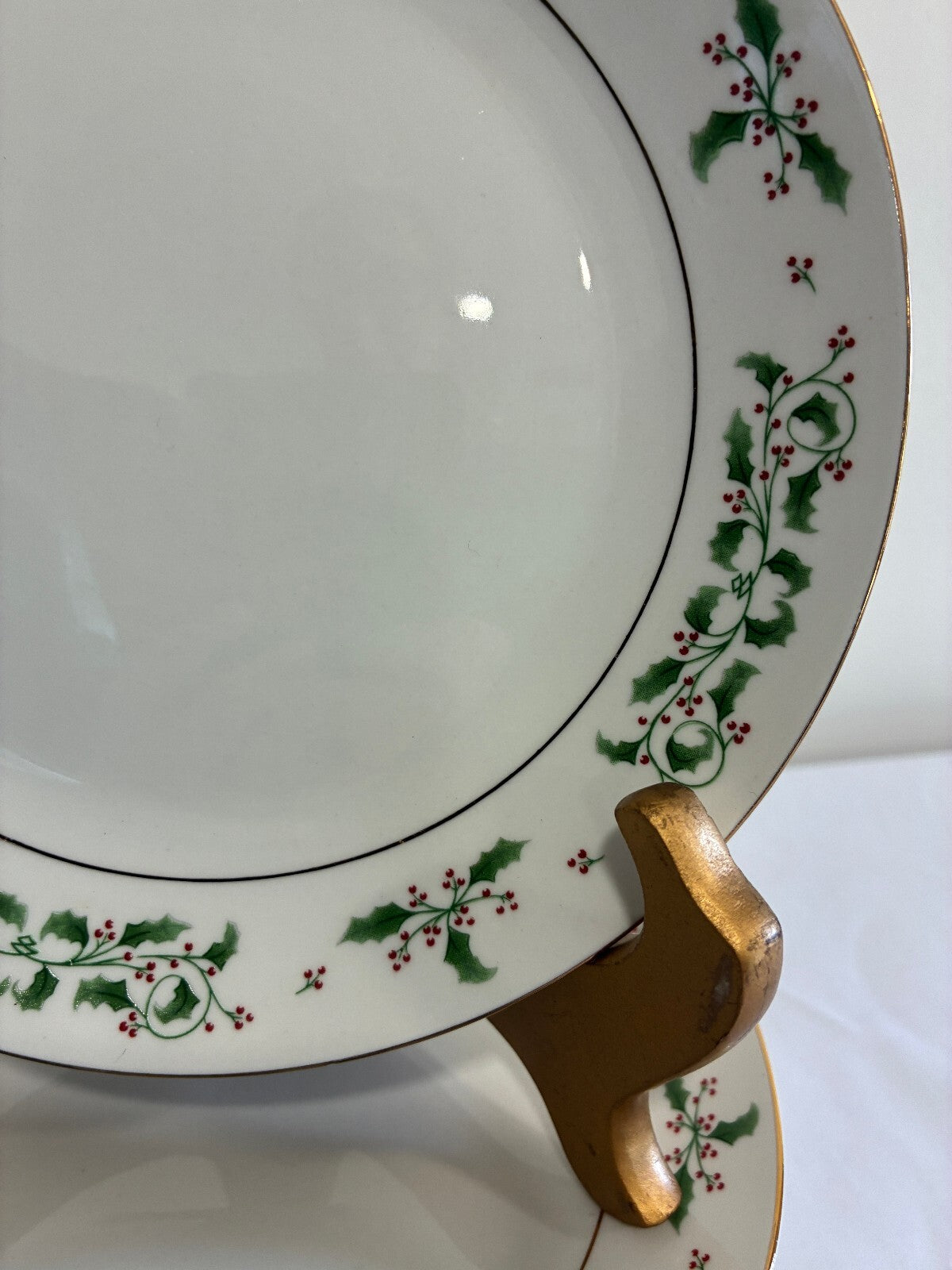 Set of 24 Gibson Everyday Holly Berry Christmas Dessert Plates With Gold Trim