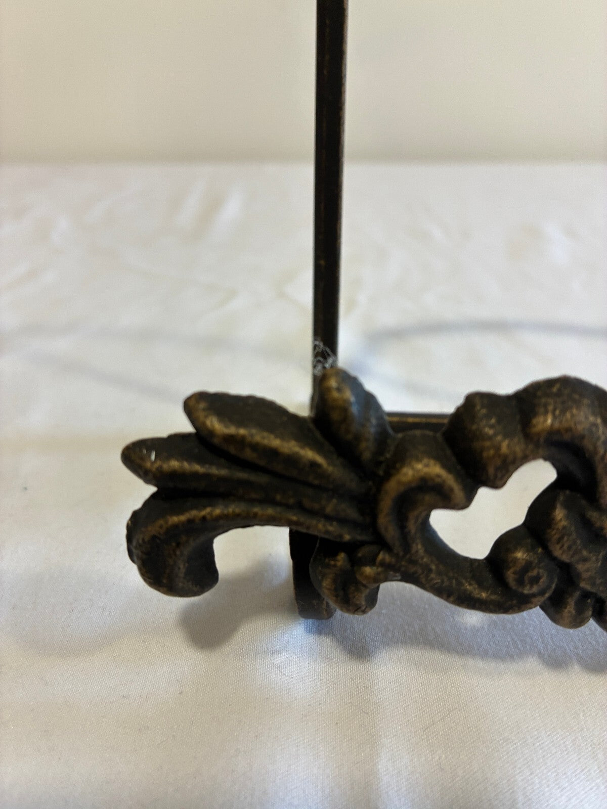 Vintage Cast Iron Book Stand Ornate Fleur de Lis Plate Holder