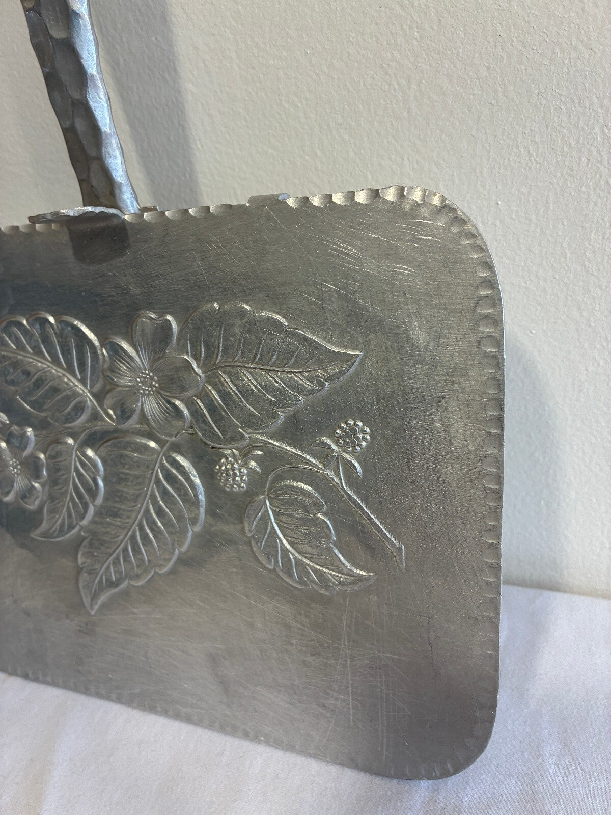 Vintage Everlast Hammered Aluminum Crumb Tray, Dogwood Floral Silent Butler